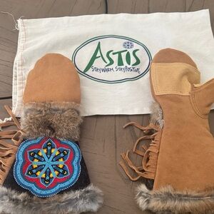 Astis Tan and Blue Beaded Mittens